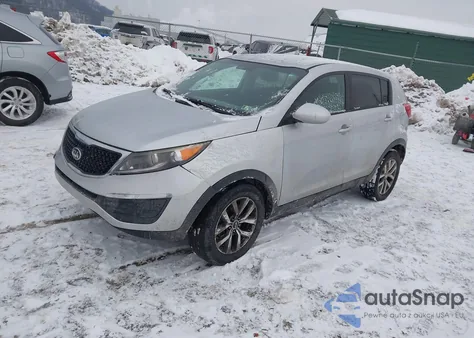 2016 Kia Sportage Lx z USA, uszkodzony, nr VIN KNDPBCAC5G7857788